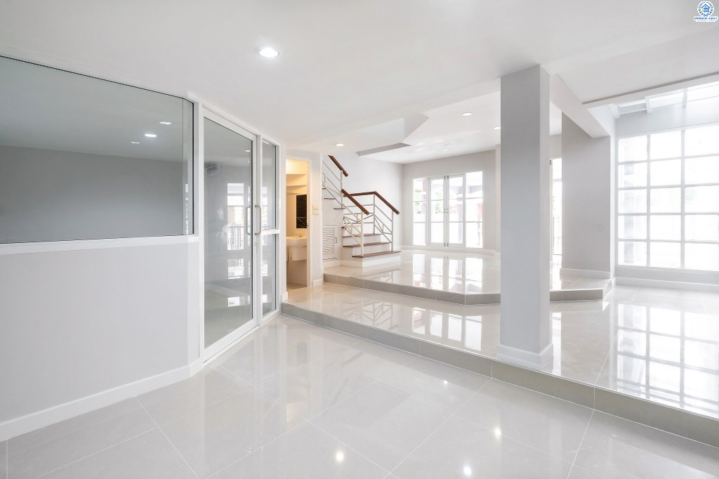 บ้านมือสองตกแต่งใหม่ หลังใหญ่ ม.เศรณีปาร์ค ซ.วิภาวดี60 ใกล้ ม.ศรีปทุม และม.เกษตรฯ เข้า-ออกทั้งถ.วิภาวดี และบางบัว บ้านพร้อมอยู่ รองรับทุกครอบครัว เนื้อที่ 25.2 ตร.ว. ฟังก์ชั่นโดดเด่น 4 ห้องนอน 3 ห้องน้ำ พร้อมพื้นที่ใช้สอยกว่า 200 ตร.ม.  ราคาพิเศษสุด! ในย่านนี้...