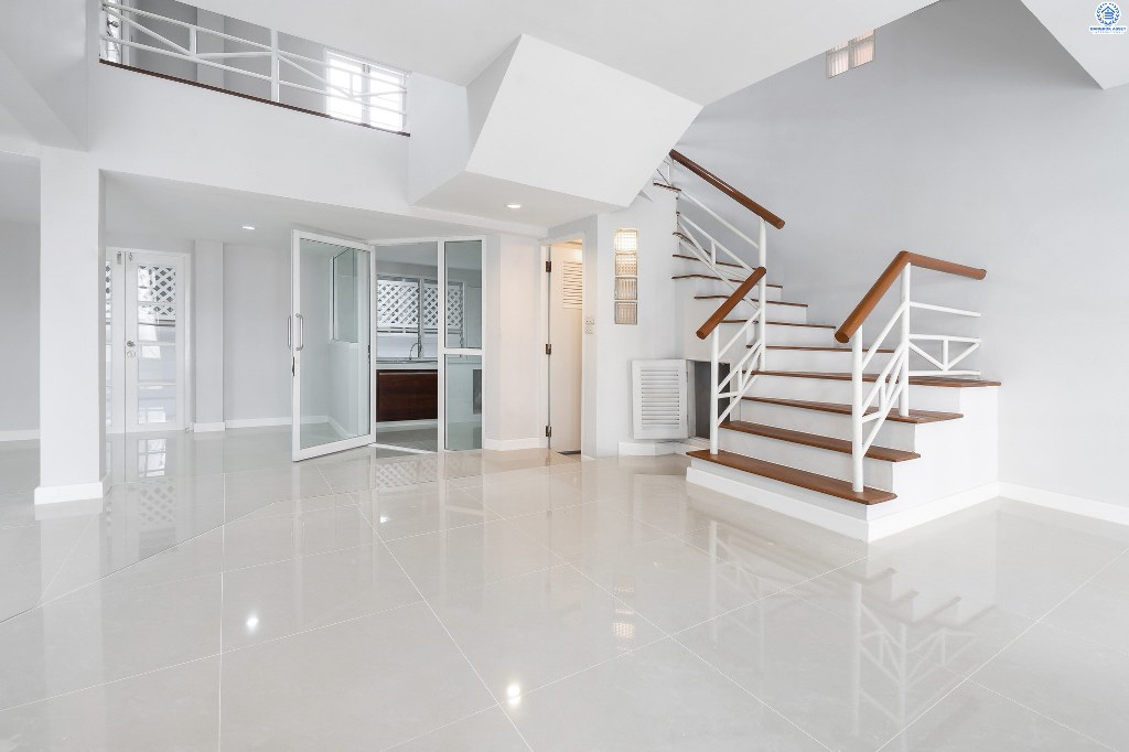 บ้านมือสองตกแต่งใหม่ หลังใหญ่ ม.เศรณีปาร์ค ซ.วิภาวดี60 ใกล้ ม.ศรีปทุม และม.เกษตรฯ เข้า-ออกทั้งถ.วิภาวดี และบางบัว บ้านพร้อมอยู่ รองรับทุกครอบครัว เนื้อที่ 25.2 ตร.ว. ฟังก์ชั่นโดดเด่น 4 ห้องนอน 3 ห้องน้ำ พร้อมพื้นที่ใช้สอยกว่า 200 ตร.ม.  ราคาพิเศษสุด! ในย่านนี้...