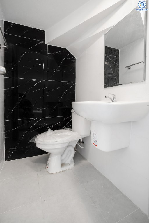 บ้านมือสองตกแต่งใหม่ หลังใหญ่ ม.เศรณีปาร์ค ซ.วิภาวดี60 ใกล้ ม.ศรีปทุม และม.เกษตรฯ เข้า-ออกทั้งถ.วิภาวดี และบางบัว บ้านพร้อมอยู่ รองรับทุกครอบครัว เนื้อที่ 25.2 ตร.ว. ฟังก์ชั่นโดดเด่น 4 ห้องนอน 3 ห้องน้ำ พร้อมพื้นที่ใช้สอยกว่า 200 ตร.ม.  ราคาพิเศษสุด! ในย่านนี้...