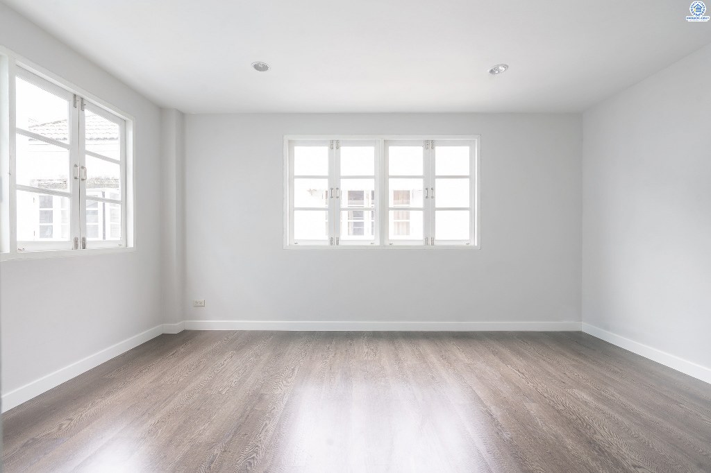 บ้านมือสองตกแต่งใหม่ หลังใหญ่ ม.เศรณีปาร์ค ซ.วิภาวดี60 ใกล้ ม.ศรีปทุม และม.เกษตรฯ เข้า-ออกทั้งถ.วิภาวดี และบางบัว บ้านพร้อมอยู่ รองรับทุกครอบครัว เนื้อที่ 25.2 ตร.ว. ฟังก์ชั่นโดดเด่น 4 ห้องนอน 3 ห้องน้ำ พร้อมพื้นที่ใช้สอยกว่า 200 ตร.ม.  ราคาพิเศษสุด! ในย่านนี้...