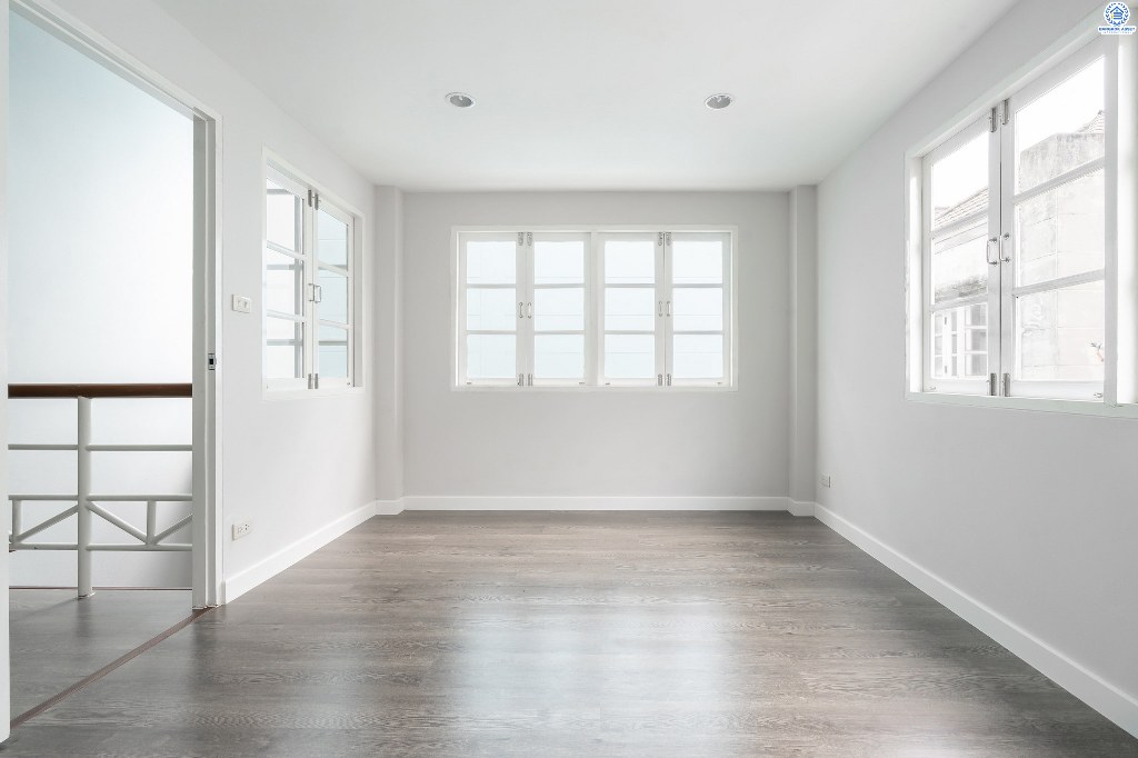 บ้านมือสองตกแต่งใหม่ หลังใหญ่ ม.เศรณีปาร์ค ซ.วิภาวดี60 ใกล้ ม.ศรีปทุม และม.เกษตรฯ เข้า-ออกทั้งถ.วิภาวดี และบางบัว บ้านพร้อมอยู่ รองรับทุกครอบครัว เนื้อที่ 25.2 ตร.ว. ฟังก์ชั่นโดดเด่น 4 ห้องนอน 3 ห้องน้ำ พร้อมพื้นที่ใช้สอยกว่า 200 ตร.ม.  ราคาพิเศษสุด! ในย่านนี้...