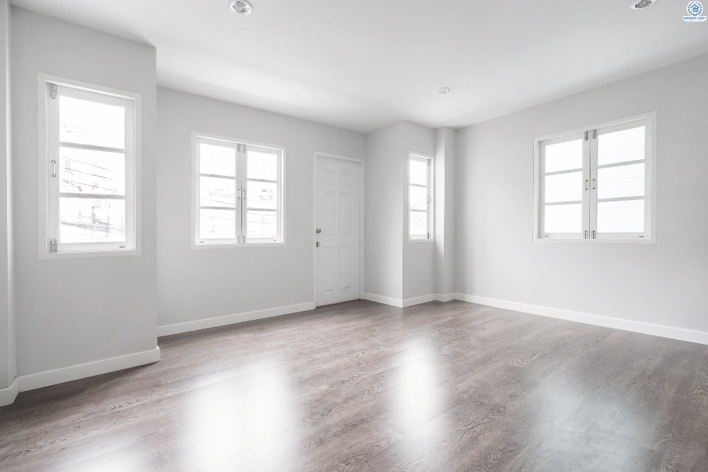 บ้านมือสองตกแต่งใหม่ หลังใหญ่ ม.เศรณีปาร์ค ซ.วิภาวดี60 ใกล้ ม.ศรีปทุม และม.เกษตรฯ เข้า-ออกทั้งถ.วิภาวดี และบางบัว บ้านพร้อมอยู่ รองรับทุกครอบครัว เนื้อที่ 25.2 ตร.ว. ฟังก์ชั่นโดดเด่น 4 ห้องนอน 3 ห้องน้ำ พร้อมพื้นที่ใช้สอยกว่า 200 ตร.ม.  ราคาพิเศษสุด! ในย่านนี้...