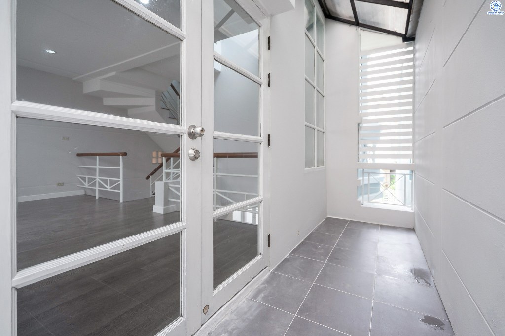 บ้านมือสองตกแต่งใหม่ หลังใหญ่ ม.เศรณีปาร์ค ซ.วิภาวดี60 ใกล้ ม.ศรีปทุม และม.เกษตรฯ เข้า-ออกทั้งถ.วิภาวดี และบางบัว บ้านพร้อมอยู่ รองรับทุกครอบครัว เนื้อที่ 25.2 ตร.ว. ฟังก์ชั่นโดดเด่น 4 ห้องนอน 3 ห้องน้ำ พร้อมพื้นที่ใช้สอยกว่า 200 ตร.ม.  ราคาพิเศษสุด! ในย่านนี้...