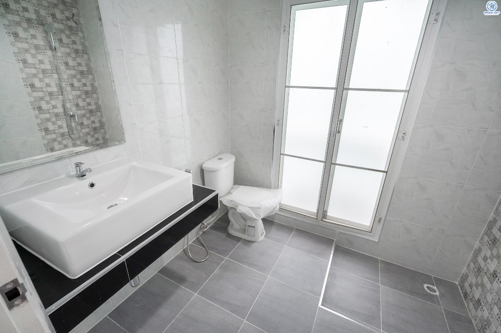 บ้านมือสองตกแต่งใหม่ หลังใหญ่ ม.เศรณีปาร์ค ซ.วิภาวดี60 ใกล้ ม.ศรีปทุม และม.เกษตรฯ เข้า-ออกทั้งถ.วิภาวดี และบางบัว บ้านพร้อมอยู่ รองรับทุกครอบครัว เนื้อที่ 25.2 ตร.ว. ฟังก์ชั่นโดดเด่น 4 ห้องนอน 3 ห้องน้ำ พร้อมพื้นที่ใช้สอยกว่า 200 ตร.ม.  ราคาพิเศษสุด! ในย่านนี้...