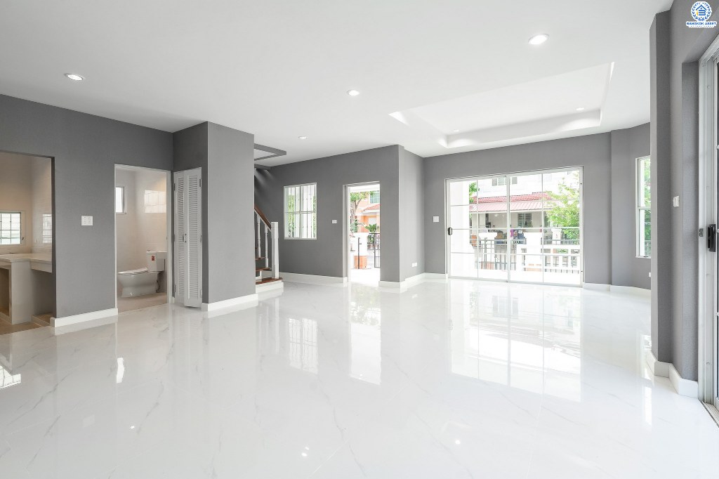 บ้านมือสองตกแต่งใหม่ แปลงมุม! โครงการ มัณฑนา เพชรเกษม81 หลังใหญ่กว้างขวาง เนื้อที่ 61 ตร.ว. ฟังก์ชั่นครบครัน ตกแต่งวอลล์เปเปอร์ทั้งหลัง คุณภาพแบรนด์ LH สมบูรณ์พร้อมด้วยพื้นที่ส่วนกลาง บนทำเลที่ใกล้กับทุกความสะดวก ใกล้เดอะมอลล์บางแค และรถไฟฟ้าสายสีน้ำเงิน