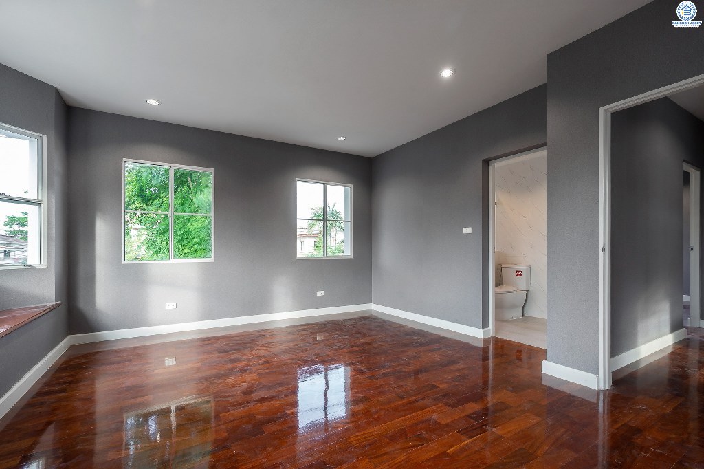 บ้านมือสองตกแต่งใหม่ แปลงมุม! โครงการ มัณฑนา เพชรเกษม81 หลังใหญ่กว้างขวาง เนื้อที่ 61 ตร.ว. ฟังก์ชั่นครบครัน ตกแต่งวอลล์เปเปอร์ทั้งหลัง คุณภาพแบรนด์ LH สมบูรณ์พร้อมด้วยพื้นที่ส่วนกลาง บนทำเลที่ใกล้กับทุกความสะดวก ใกล้เดอะมอลล์บางแค และรถไฟฟ้าสายสีน้ำเงิน