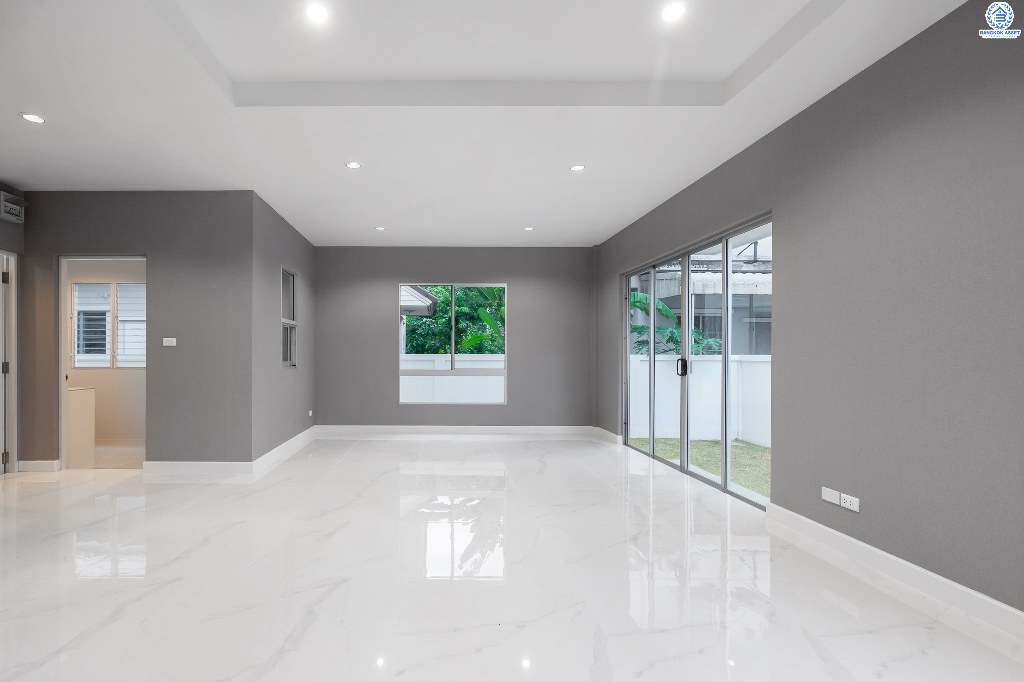 บ้านมือสองตกแต่งใหม่ โครงการแบรนด์LH ม.ชัยพฤกษ์ บางใหญ่-เซ็นทรัลเวสต์เกต บ้านพร้อมอยู่ เนื้อที่ 56 ตร.ว. ฟังก์ชั่นครบ 3 ห้องนอน 3 ห้องน้ำ 2 ที่จอดรถ ตกแต่งจัดเต็ม มาตรฐานวัสดุเกรดพรีเมี่ยม บนทำเลศักยภาพ เพียง 5 นาทีถึงเซ็นทรัลเวสต์เกต ใกล้รถไฟฟ้าสถานี "คลองบางไผ่"...