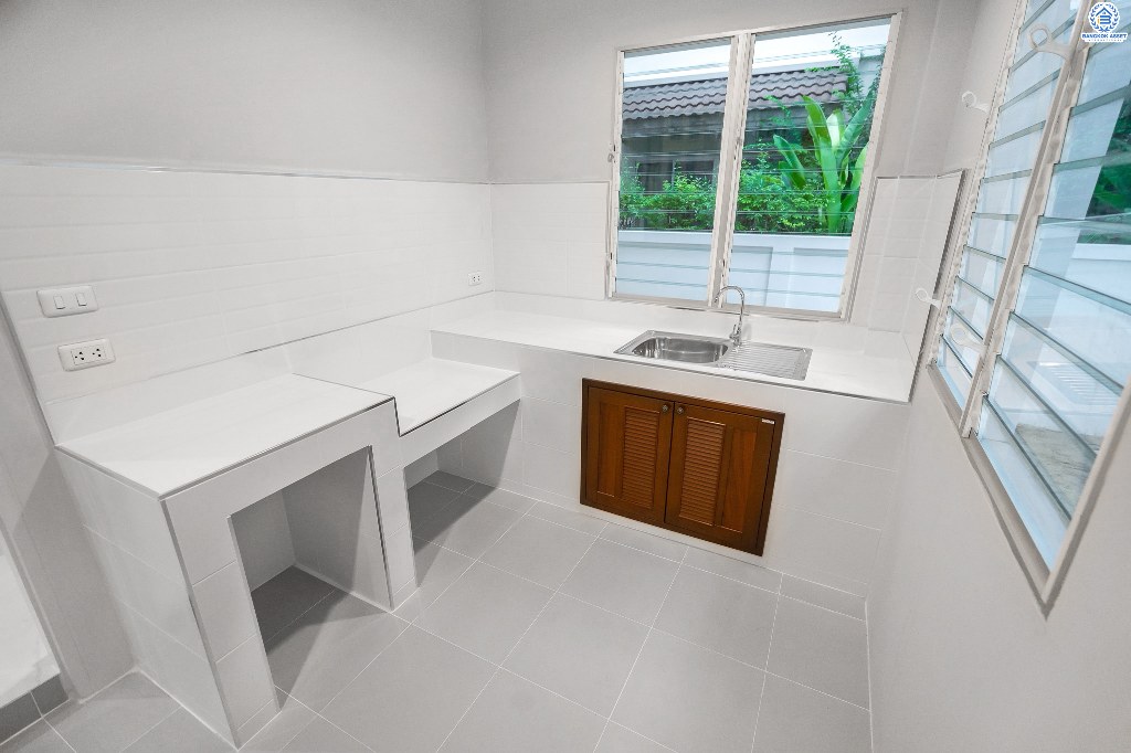 บ้านมือสองตกแต่งใหม่ โครงการแบรนด์LH ม.ชัยพฤกษ์ บางใหญ่-เซ็นทรัลเวสต์เกต บ้านพร้อมอยู่ เนื้อที่ 56 ตร.ว. ฟังก์ชั่นครบ 3 ห้องนอน 3 ห้องน้ำ 2 ที่จอดรถ ตกแต่งจัดเต็ม มาตรฐานวัสดุเกรดพรีเมี่ยม บนทำเลศักยภาพ เพียง 5 นาทีถึงเซ็นทรัลเวสต์เกต ใกล้รถไฟฟ้าสถานี "คลองบางไผ่"...