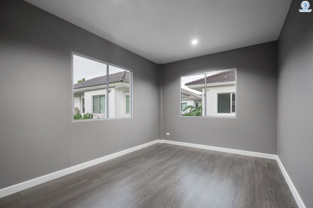 บ้านมือสองตกแต่งใหม่ โครงการแบรนด์LH ม.ชัยพฤกษ์ บางใหญ่-เซ็นทรัลเวสต์เกต บ้านพร้อมอยู่ เนื้อที่ 56 ตร.ว. ฟังก์ชั่นครบ 3 ห้องนอน 3 ห้องน้ำ 2 ที่จอดรถ ตกแต่งจัดเต็ม มาตรฐานวัสดุเกรดพรีเมี่ยม บนทำเลศักยภาพ เพียง 5 นาทีถึงเซ็นทรัลเวสต์เกต ใกล้รถไฟฟ้าสถานี "คลองบางไผ่"...