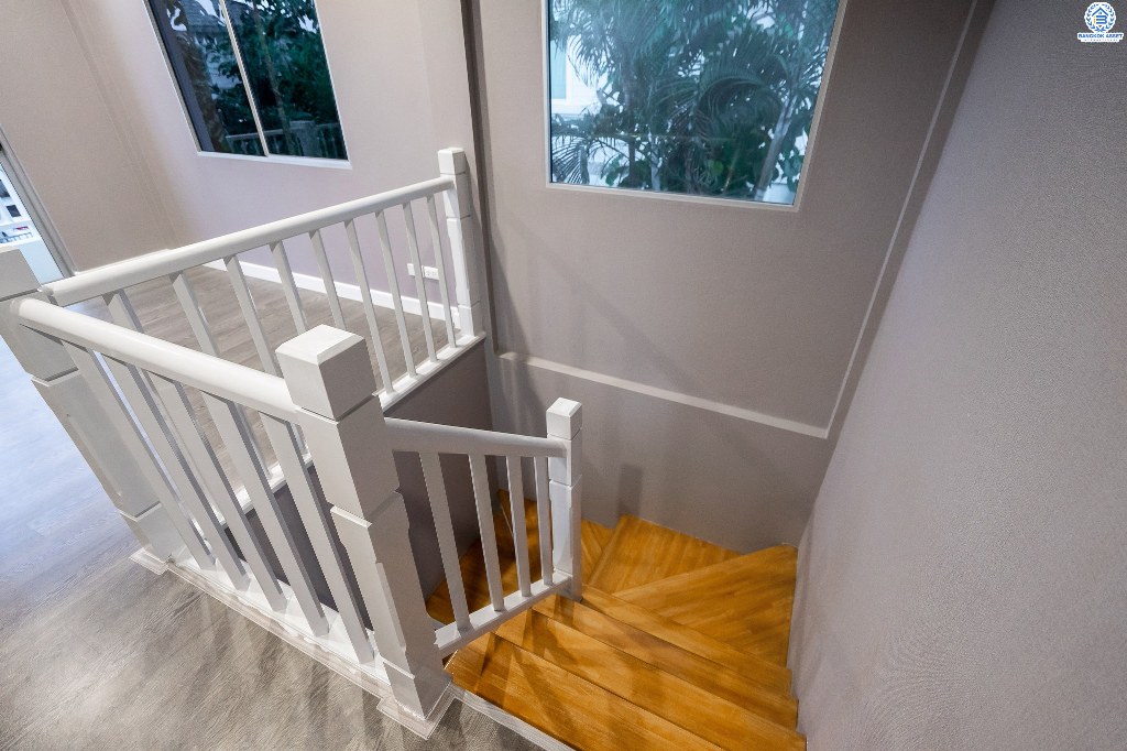 บ้านมือสองตกแต่งใหม่ โครงการแบรนด์LH ม.ชัยพฤกษ์ บางใหญ่-เซ็นทรัลเวสต์เกต บ้านพร้อมอยู่ เนื้อที่ 56 ตร.ว. ฟังก์ชั่นครบ 3 ห้องนอน 3 ห้องน้ำ 2 ที่จอดรถ ตกแต่งจัดเต็ม มาตรฐานวัสดุเกรดพรีเมี่ยม บนทำเลศักยภาพ เพียง 5 นาทีถึงเซ็นทรัลเวสต์เกต ใกล้รถไฟฟ้าสถานี "คลองบางไผ่"...