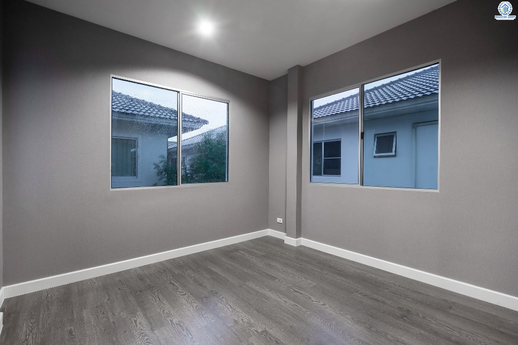 บ้านมือสองตกแต่งใหม่ โครงการแบรนด์LH ม.ชัยพฤกษ์ บางใหญ่-เซ็นทรัลเวสต์เกต บ้านพร้อมอยู่ เนื้อที่ 56 ตร.ว. ฟังก์ชั่นครบ 3 ห้องนอน 3 ห้องน้ำ 2 ที่จอดรถ ตกแต่งจัดเต็ม มาตรฐานวัสดุเกรดพรีเมี่ยม บนทำเลศักยภาพ เพียง 5 นาทีถึงเซ็นทรัลเวสต์เกต ใกล้รถไฟฟ้าสถานี "คลองบางไผ่"...