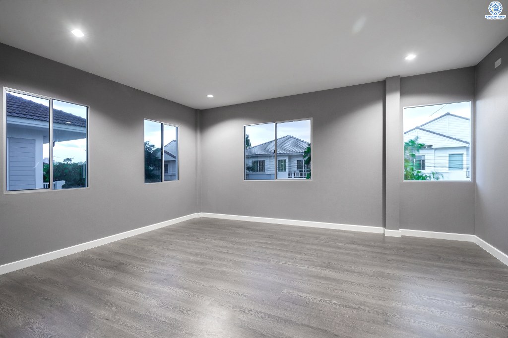 บ้านมือสองตกแต่งใหม่ โครงการแบรนด์LH ม.ชัยพฤกษ์ บางใหญ่-เซ็นทรัลเวสต์เกต บ้านพร้อมอยู่ เนื้อที่ 56 ตร.ว. ฟังก์ชั่นครบ 3 ห้องนอน 3 ห้องน้ำ 2 ที่จอดรถ ตกแต่งจัดเต็ม มาตรฐานวัสดุเกรดพรีเมี่ยม บนทำเลศักยภาพ เพียง 5 นาทีถึงเซ็นทรัลเวสต์เกต ใกล้รถไฟฟ้าสถานี "คลองบางไผ่"...