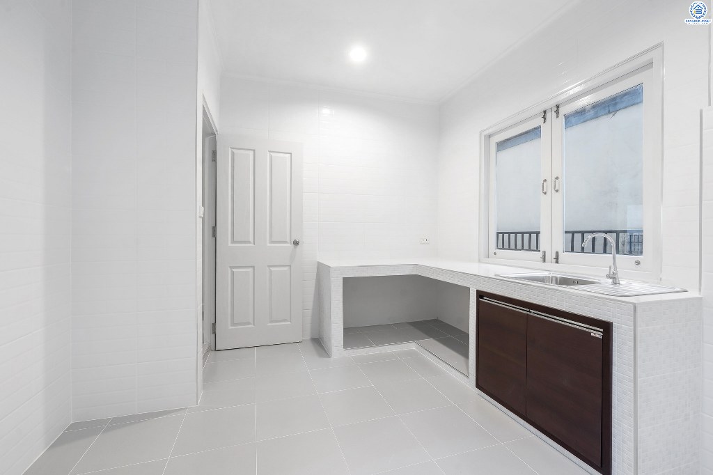 บ้านมือสองตกแต่งใหม่ ม.ชัยพฤกษ์ บางใหญ่-กาญจนาภิเษก (ซ.วัดลาดปลาดุก) เนรมิตการตกแต่งให้แบบจัดเต็ม!! กับบ้านพร้อมอยู่ เนื้อที่ 53 ตร.ว. ฟังก์ชั่นครบ 3 ห้องนอน 3 ห้องน้ำ โครงการคุณภาพแบรนด์ LH บนทำเลศักยภาพ ใกล้เซ็นทรัลเวสต์เกต และรถไฟฟ้าสถานี "คลองบางไผ่"