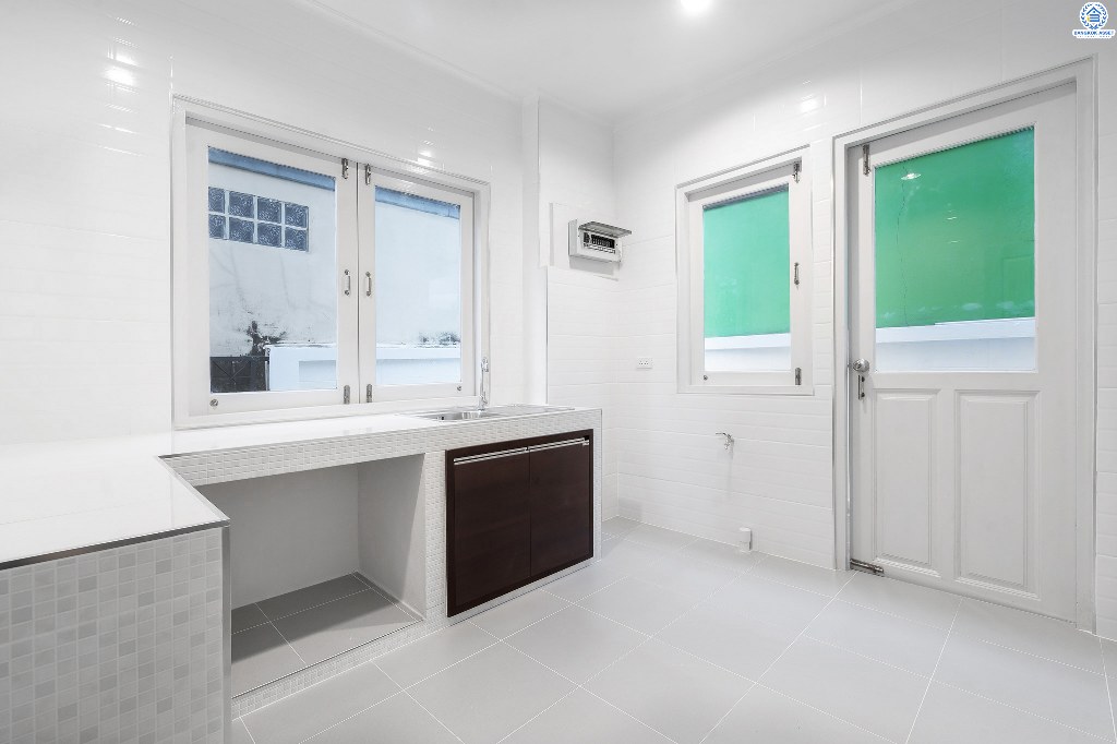 บ้านมือสองตกแต่งใหม่ ม.ชัยพฤกษ์ บางใหญ่-กาญจนาภิเษก (ซ.วัดลาดปลาดุก) เนรมิตการตกแต่งให้แบบจัดเต็ม!! กับบ้านพร้อมอยู่ เนื้อที่ 53 ตร.ว. ฟังก์ชั่นครบ 3 ห้องนอน 3 ห้องน้ำ โครงการคุณภาพแบรนด์ LH บนทำเลศักยภาพ ใกล้เซ็นทรัลเวสต์เกต และรถไฟฟ้าสถานี "คลองบางไผ่"