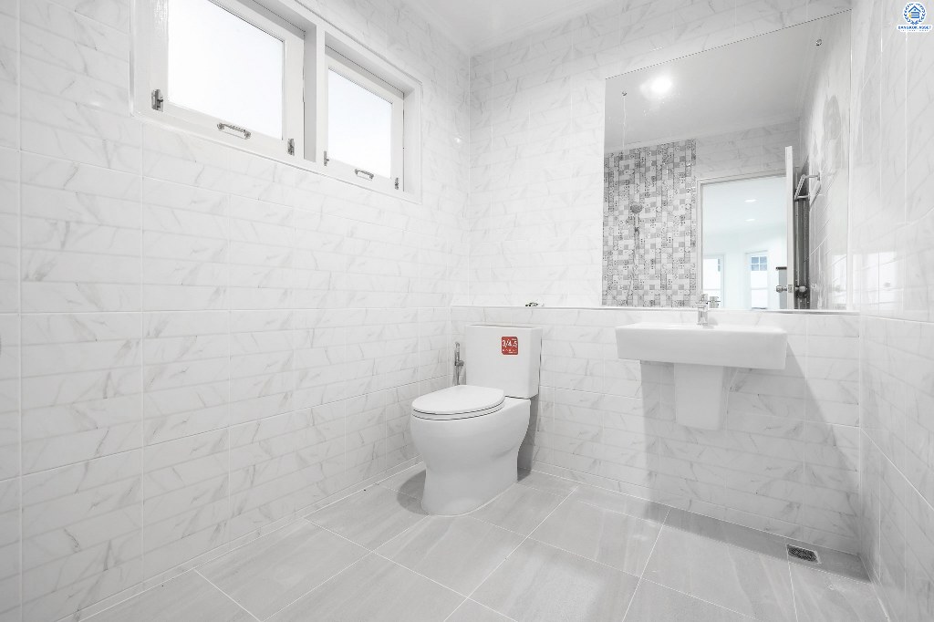 บ้านมือสองตกแต่งใหม่ ม.ชัยพฤกษ์ บางใหญ่-กาญจนาภิเษก (ซ.วัดลาดปลาดุก) เนรมิตการตกแต่งให้แบบจัดเต็ม!! กับบ้านพร้อมอยู่ เนื้อที่ 53 ตร.ว. ฟังก์ชั่นครบ 3 ห้องนอน 3 ห้องน้ำ โครงการคุณภาพแบรนด์ LH บนทำเลศักยภาพ ใกล้เซ็นทรัลเวสต์เกต และรถไฟฟ้าสถานี "คลองบางไผ่"