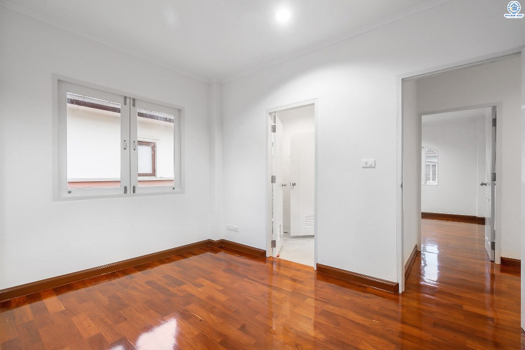 บ้านมือสองตกแต่งใหม่ ม.ชัยพฤกษ์ บางใหญ่-กาญจนาภิเษก (ซ.วัดลาดปลาดุก) เนรมิตการตกแต่งให้แบบจัดเต็ม!! กับบ้านพร้อมอยู่ เนื้อที่ 53 ตร.ว. ฟังก์ชั่นครบ 3 ห้องนอน 3 ห้องน้ำ โครงการคุณภาพแบรนด์ LH บนทำเลศักยภาพ ใกล้เซ็นทรัลเวสต์เกต และรถไฟฟ้าสถานี "คลองบางไผ่"