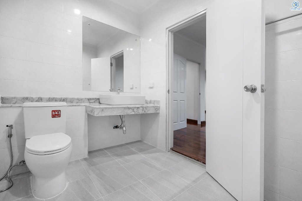 บ้านมือสองตกแต่งใหม่ ม.ชัยพฤกษ์ บางใหญ่-กาญจนาภิเษก (ซ.วัดลาดปลาดุก) เนรมิตการตกแต่งให้แบบจัดเต็ม!! กับบ้านพร้อมอยู่ เนื้อที่ 53 ตร.ว. ฟังก์ชั่นครบ 3 ห้องนอน 3 ห้องน้ำ โครงการคุณภาพแบรนด์ LH บนทำเลศักยภาพ ใกล้เซ็นทรัลเวสต์เกต และรถไฟฟ้าสถานี "คลองบางไผ่"