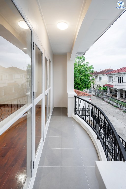 บ้านมือสองตกแต่งใหม่ ม.ชัยพฤกษ์ บางใหญ่-กาญจนาภิเษก (ซ.วัดลาดปลาดุก) เนรมิตการตกแต่งให้แบบจัดเต็ม!! กับบ้านพร้อมอยู่ เนื้อที่ 53 ตร.ว. ฟังก์ชั่นครบ 3 ห้องนอน 3 ห้องน้ำ โครงการคุณภาพแบรนด์ LH บนทำเลศักยภาพ ใกล้เซ็นทรัลเวสต์เกต และรถไฟฟ้าสถานี "คลองบางไผ่"