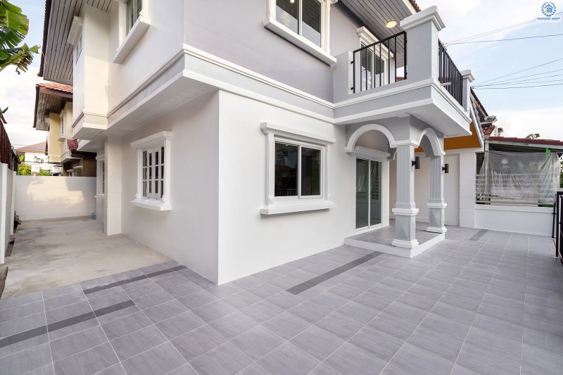 บ้านมือสองตกแต่งใหม่ ม.ธนิกา ดอนเมือง-สรงประภา บ้านแฝดฟังก์ชั่นบ้านเดี่ยว เนื้อที่ 48 ตร.ว. ฟังก์ชั่น 3 ห้องนอน 2 ห้องน้ำ ตกแต่งด้วยวัสดุเกรดพรีเมี่ยม บนพื้นที่ใช้สอยมากกว่า 200 ตร.ม. เดินทางเข้าสู่ใจกลางเมืองได้อย่างสะดวกสบาย ใกล้สนามบินดอนเมือง ,ทางด่วนศรีสมาน และรถไฟฟ้าสายสีแดง