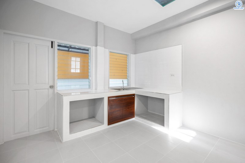 บ้านมือสองตกแต่งใหม่ ม.ธนิกา ดอนเมือง-สรงประภา บ้านแฝดฟังก์ชั่นบ้านเดี่ยว เนื้อที่ 48 ตร.ว. ฟังก์ชั่น 3 ห้องนอน 2 ห้องน้ำ ตกแต่งด้วยวัสดุเกรดพรีเมี่ยม บนพื้นที่ใช้สอยมากกว่า 200 ตร.ม. เดินทางเข้าสู่ใจกลางเมืองได้อย่างสะดวกสบาย ใกล้สนามบินดอนเมือง ,ทางด่วนศรีสมาน และรถไฟฟ้าสายสีแดง