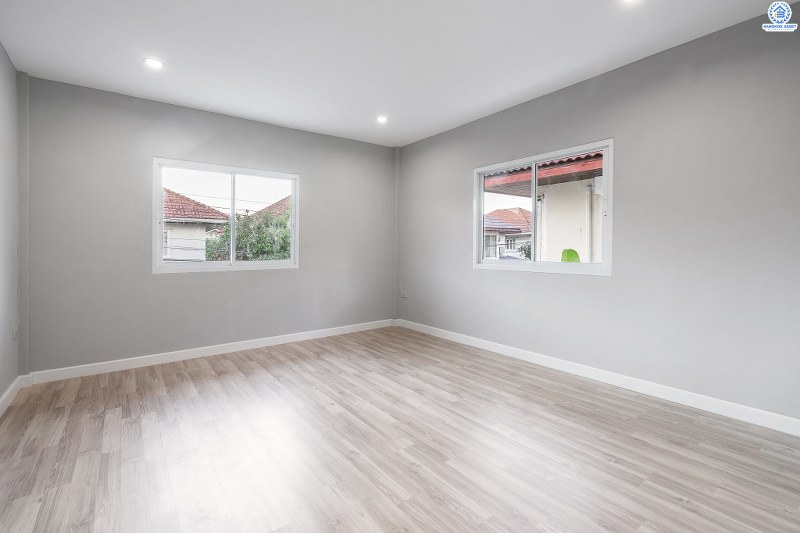 บ้านมือสองตกแต่งใหม่ ม.ธนิกา ดอนเมือง-สรงประภา บ้านแฝดฟังก์ชั่นบ้านเดี่ยว เนื้อที่ 48 ตร.ว. ฟังก์ชั่น 3 ห้องนอน 2 ห้องน้ำ ตกแต่งด้วยวัสดุเกรดพรีเมี่ยม บนพื้นที่ใช้สอยมากกว่า 200 ตร.ม. เดินทางเข้าสู่ใจกลางเมืองได้อย่างสะดวกสบาย ใกล้สนามบินดอนเมือง ,ทางด่วนศรีสมาน และรถไฟฟ้าสายสีแดง