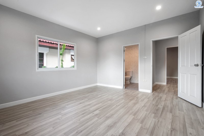 บ้านมือสองตกแต่งใหม่ ม.ธนิกา ดอนเมือง-สรงประภา บ้านแฝดฟังก์ชั่นบ้านเดี่ยว เนื้อที่ 48 ตร.ว. ฟังก์ชั่น 3 ห้องนอน 2 ห้องน้ำ ตกแต่งด้วยวัสดุเกรดพรีเมี่ยม บนพื้นที่ใช้สอยมากกว่า 200 ตร.ม. เดินทางเข้าสู่ใจกลางเมืองได้อย่างสะดวกสบาย ใกล้สนามบินดอนเมือง ,ทางด่วนศรีสมาน และรถไฟฟ้าสายสีแดง