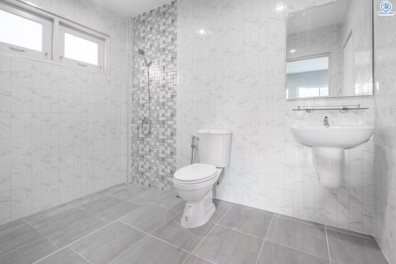 บ้านมือสองตกแต่งใหม่ ม.ธนิกา ดอนเมือง-สรงประภา บ้านแฝดฟังก์ชั่นบ้านเดี่ยว เนื้อที่ 48 ตร.ว. ฟังก์ชั่น 3 ห้องนอน 2 ห้องน้ำ ตกแต่งด้วยวัสดุเกรดพรีเมี่ยม บนพื้นที่ใช้สอยมากกว่า 200 ตร.ม. เดินทางเข้าสู่ใจกลางเมืองได้อย่างสะดวกสบาย ใกล้สนามบินดอนเมือง ,ทางด่วนศรีสมาน และรถไฟฟ้าสายสีแดง