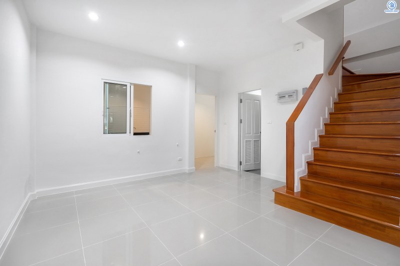 บ้านมือสองตกแต่งใหม่ ม.เดอะวิลล่า ราชพฤกษ์-ท่าอิฐ คุณภาพแบรนด์ พร็อพเพอร์ตี้ เพอร์เฟค เนื้อที่ 18 ตร.ว. ฟังก์ชั่นครบครัน 3ห้องนอน 2ห้องน้ำ พร้อมอยู่! บนทำเลใกล้รถไฟฟ้า สถานีบางรักน้อยท่าอิฐ พร้อมเข้า-ออกได้ 2 เส้นทางทั้งถ.รัตนาธิเบศร์ และถ.ราชพฤกษ์ ราคาพิเศษสุด!