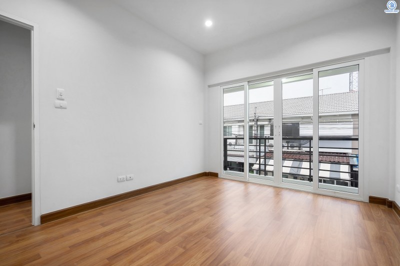 บ้านมือสองตกแต่งใหม่ ม.เดอะวิลล่า ราชพฤกษ์-ท่าอิฐ คุณภาพแบรนด์ พร็อพเพอร์ตี้ เพอร์เฟค เนื้อที่ 18 ตร.ว. ฟังก์ชั่นครบครัน 3ห้องนอน 2ห้องน้ำ พร้อมอยู่! บนทำเลใกล้รถไฟฟ้า สถานีบางรักน้อยท่าอิฐ พร้อมเข้า-ออกได้ 2 เส้นทางทั้งถ.รัตนาธิเบศร์ และถ.ราชพฤกษ์ ราคาพิเศษสุด!