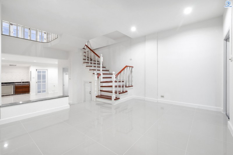 บ้านมือสองตกแต่งใหม่ พร้อมอยู่ ม.ศุภารมย์ แจ้งวัฒนะ-ปากเกร็ด17 หลังใหญ่ เนื้อที่ 20.3 ตร.ว. ฟังก์ชั่น 3 ห้องนอน 3 ห้องน้ำ พื้นที่ใช้สอยเกือบ 200 ตร.ม.  บนทำเลดีที่สุด! รองรับรถไฟฟ้าสายสีชมพู(สายอนาคต) ใกล้เซ็นทรัลแจ้งวัฒนะ ทางด่วนและเมืองทองธานี