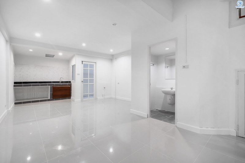 บ้านมือสองตกแต่งใหม่ พร้อมอยู่ ม.ศุภารมย์ แจ้งวัฒนะ-ปากเกร็ด17 หลังใหญ่ เนื้อที่ 20.3 ตร.ว. ฟังก์ชั่น 3 ห้องนอน 3 ห้องน้ำ พื้นที่ใช้สอยเกือบ 200 ตร.ม.  บนทำเลดีที่สุด! รองรับรถไฟฟ้าสายสีชมพู(สายอนาคต) ใกล้เซ็นทรัลแจ้งวัฒนะ ทางด่วนและเมืองทองธานี