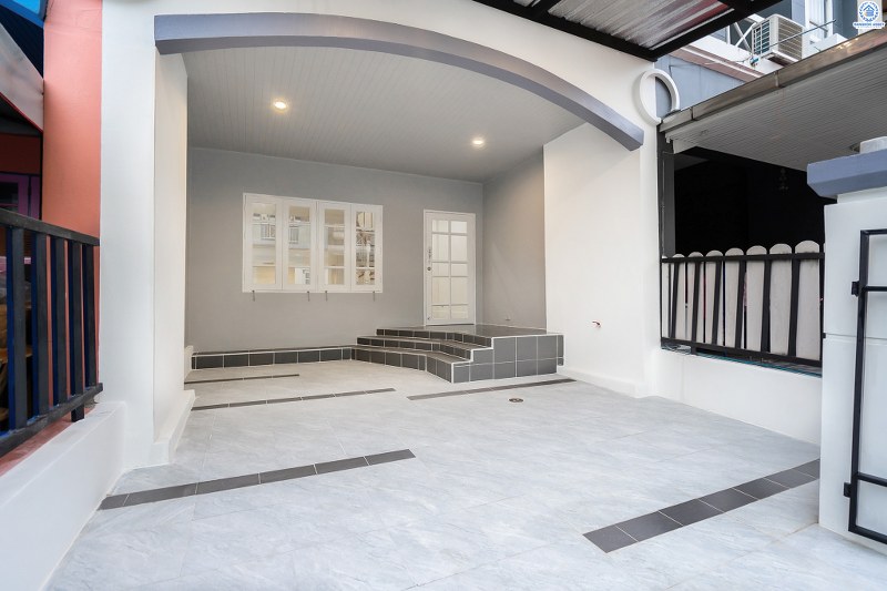 บ้านมือสองตกแต่งใหม่ พร้อมอยู่ ม.ศุภารมย์ แจ้งวัฒนะ-ปากเกร็ด17 หลังใหญ่ เนื้อที่ 20.3 ตร.ว. ฟังก์ชั่น 3 ห้องนอน 3 ห้องน้ำ พื้นที่ใช้สอยเกือบ 200 ตร.ม.  บนทำเลดีที่สุด! รองรับรถไฟฟ้าสายสีชมพู(สายอนาคต) ใกล้เซ็นทรัลแจ้งวัฒนะ ทางด่วนและเมืองทองธานี