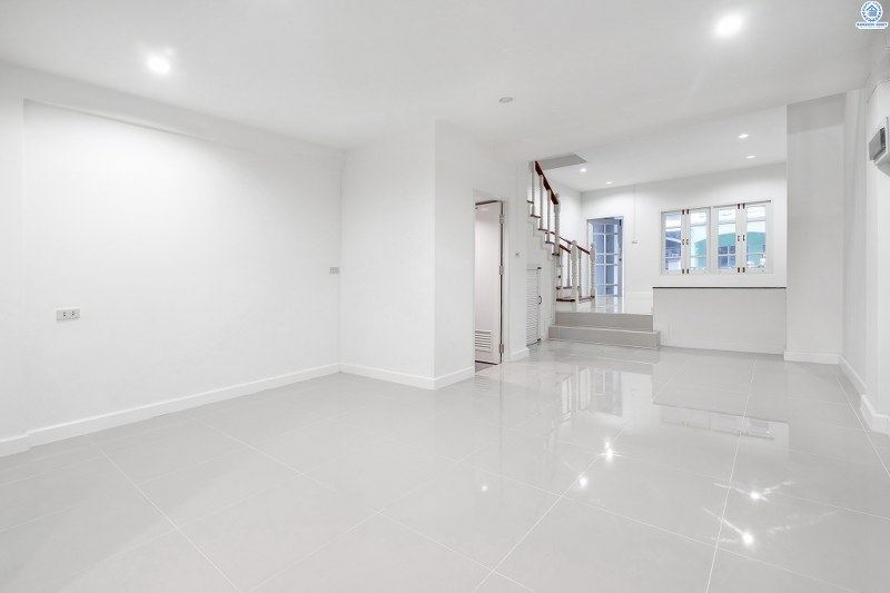 บ้านมือสองตกแต่งใหม่ พร้อมอยู่ ม.ศุภารมย์ แจ้งวัฒนะ-ปากเกร็ด17 หลังใหญ่ เนื้อที่ 20.3 ตร.ว. ฟังก์ชั่น 3 ห้องนอน 3 ห้องน้ำ พื้นที่ใช้สอยเกือบ 200 ตร.ม.  บนทำเลดีที่สุด! รองรับรถไฟฟ้าสายสีชมพู(สายอนาคต) ใกล้เซ็นทรัลแจ้งวัฒนะ ทางด่วนและเมืองทองธานี