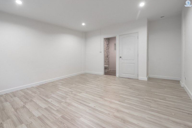 บ้านมือสองตกแต่งใหม่ พร้อมอยู่ ม.ศุภารมย์ แจ้งวัฒนะ-ปากเกร็ด17 หลังใหญ่ เนื้อที่ 20.3 ตร.ว. ฟังก์ชั่น 3 ห้องนอน 3 ห้องน้ำ พื้นที่ใช้สอยเกือบ 200 ตร.ม.  บนทำเลดีที่สุด! รองรับรถไฟฟ้าสายสีชมพู(สายอนาคต) ใกล้เซ็นทรัลแจ้งวัฒนะ ทางด่วนและเมืองทองธานี