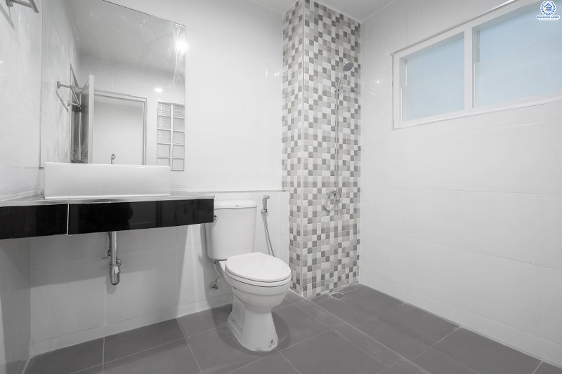 บ้านมือสองตกแต่งใหม่ พร้อมอยู่ ม.ศุภารมย์ แจ้งวัฒนะ-ปากเกร็ด17 หลังใหญ่ เนื้อที่ 20.3 ตร.ว. ฟังก์ชั่น 3 ห้องนอน 3 ห้องน้ำ พื้นที่ใช้สอยเกือบ 200 ตร.ม.  บนทำเลดีที่สุด! รองรับรถไฟฟ้าสายสีชมพู(สายอนาคต) ใกล้เซ็นทรัลแจ้งวัฒนะ ทางด่วนและเมืองทองธานี