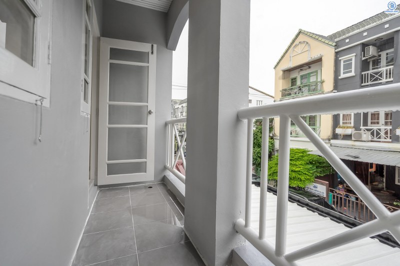 บ้านมือสองตกแต่งใหม่ พร้อมอยู่ ม.ศุภารมย์ แจ้งวัฒนะ-ปากเกร็ด17 หลังใหญ่ เนื้อที่ 20.3 ตร.ว. ฟังก์ชั่น 3 ห้องนอน 3 ห้องน้ำ พื้นที่ใช้สอยเกือบ 200 ตร.ม.  บนทำเลดีที่สุด! รองรับรถไฟฟ้าสายสีชมพู(สายอนาคต) ใกล้เซ็นทรัลแจ้งวัฒนะ ทางด่วนและเมืองทองธานี