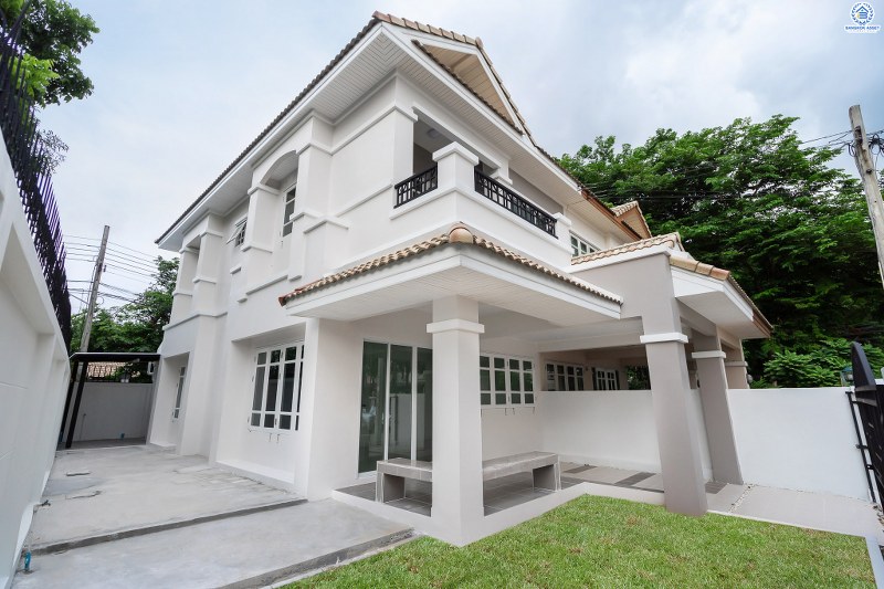 บ้านมือสองตกแต่งใหม่ ห้องมุม! ม.ดรีมทาวน์ ราชพฤกษ์-กาญจนาฯ โซนต้นโครงการ พร้อมอยู่ เนื้อที่ 40.9 ตร.ว. ฟังก์ชั่น 3 ห้องนอน 2 ห้องน้ำ 1 ห้องเอนกประสงค์ พร้อมความเป็นส่วนตัว มีเพียง 4 หลังในซอยเท่านั้น เดินทางสะดวก ใกล้จุดขึ้นทางด่วน "ศรีรัช" ,The Walk และอื่นๆ อีกมากมาย