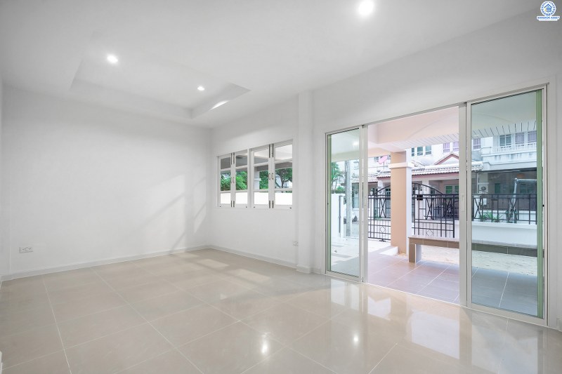 บ้านมือสองตกแต่งใหม่ ห้องมุม! ม.ดรีมทาวน์ ราชพฤกษ์-กาญจนาฯ โซนต้นโครงการ พร้อมอยู่ เนื้อที่ 40.9 ตร.ว. ฟังก์ชั่น 3 ห้องนอน 2 ห้องน้ำ 1 ห้องเอนกประสงค์ พร้อมความเป็นส่วนตัว มีเพียง 4 หลังในซอยเท่านั้น เดินทางสะดวก ใกล้จุดขึ้นทางด่วน "ศรีรัช" ,The Walk และอื่นๆ อีกมากมาย