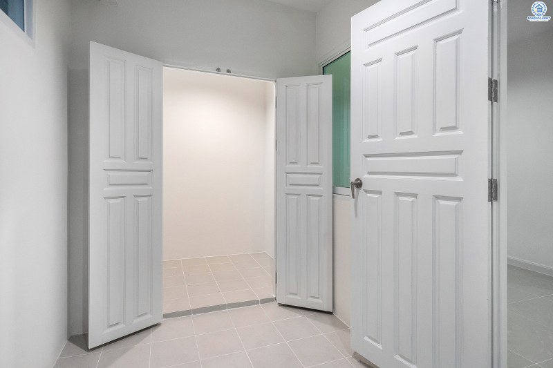 บ้านมือสองตกแต่งใหม่ ห้องมุม! ม.ดรีมทาวน์ ราชพฤกษ์-กาญจนาฯ โซนต้นโครงการ พร้อมอยู่ เนื้อที่ 40.9 ตร.ว. ฟังก์ชั่น 3 ห้องนอน 2 ห้องน้ำ 1 ห้องเอนกประสงค์ พร้อมความเป็นส่วนตัว มีเพียง 4 หลังในซอยเท่านั้น เดินทางสะดวก ใกล้จุดขึ้นทางด่วน "ศรีรัช" ,The Walk และอื่นๆ อีกมากมาย