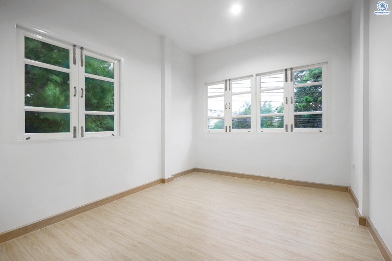 บ้านมือสองตกแต่งใหม่ ห้องมุม! ม.ดรีมทาวน์ ราชพฤกษ์-กาญจนาฯ โซนต้นโครงการ พร้อมอยู่ เนื้อที่ 40.9 ตร.ว. ฟังก์ชั่น 3 ห้องนอน 2 ห้องน้ำ 1 ห้องเอนกประสงค์ พร้อมความเป็นส่วนตัว มีเพียง 4 หลังในซอยเท่านั้น เดินทางสะดวก ใกล้จุดขึ้นทางด่วน "ศรีรัช" ,The Walk และอื่นๆ อีกมากมาย