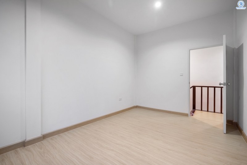 บ้านมือสองตกแต่งใหม่ ห้องมุม! ม.ดรีมทาวน์ ราชพฤกษ์-กาญจนาฯ โซนต้นโครงการ พร้อมอยู่ เนื้อที่ 40.9 ตร.ว. ฟังก์ชั่น 3 ห้องนอน 2 ห้องน้ำ 1 ห้องเอนกประสงค์ พร้อมความเป็นส่วนตัว มีเพียง 4 หลังในซอยเท่านั้น เดินทางสะดวก ใกล้จุดขึ้นทางด่วน "ศรีรัช" ,The Walk และอื่นๆ อีกมากมาย