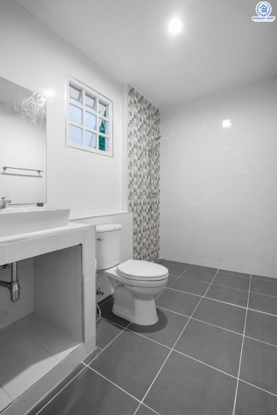 บ้านมือสองตกแต่งใหม่ ห้องมุม! ม.ดรีมทาวน์ ราชพฤกษ์-กาญจนาฯ โซนต้นโครงการ พร้อมอยู่ เนื้อที่ 40.9 ตร.ว. ฟังก์ชั่น 3 ห้องนอน 2 ห้องน้ำ 1 ห้องเอนกประสงค์ พร้อมความเป็นส่วนตัว มีเพียง 4 หลังในซอยเท่านั้น เดินทางสะดวก ใกล้จุดขึ้นทางด่วน "ศรีรัช" ,The Walk และอื่นๆ อีกมากมาย