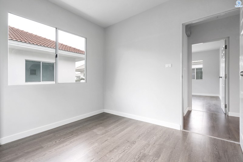 บ้านมือสองตกแต่งใหม่ ม.ชัยพฤกษ์ บางใหญ่-เซ็นทรัลเวสต์เกต สังคมคุณภาพLH ที่พร้อมรองรับความสุข บนเนื้อที่ 58 ตร.ว. ฟังก์ชั่นครบ 3 ห้องนอน 3 ห้องน้ำ 2 ที่จอดรถ ตกแต่งพร้อมอยู่ มาตรฐานวัสดุเกรดพรีเมี่ยม บนทำเลศักยภาพ เพียง 5 นาทีถึงเซ็นทรัลเวสต์เกต ใกล้รถไฟฟ้าสถานี "คลองบางไผ่"