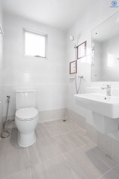 บ้านมือสองตกแต่งใหม่ ม.ชัยพฤกษ์ บางใหญ่-เซ็นทรัลเวสต์เกต สังคมคุณภาพLH ที่พร้อมรองรับความสุข บนเนื้อที่ 58 ตร.ว. ฟังก์ชั่นครบ 3 ห้องนอน 3 ห้องน้ำ 2 ที่จอดรถ ตกแต่งพร้อมอยู่ มาตรฐานวัสดุเกรดพรีเมี่ยม บนทำเลศักยภาพ เพียง 5 นาทีถึงเซ็นทรัลเวสต์เกต ใกล้รถไฟฟ้าสถานี "คลองบางไผ่"