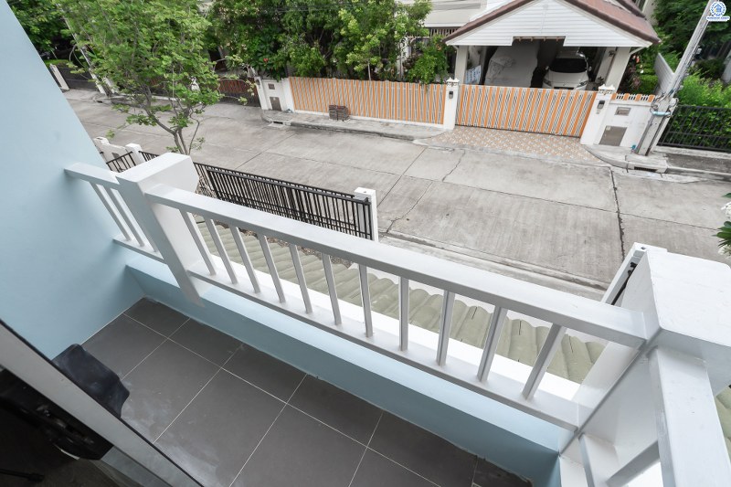 บ้านมือสองตกแต่งใหม่ ม.ชัยพฤกษ์ บางใหญ่-เซ็นทรัลเวสต์เกต สังคมคุณภาพLH ที่พร้อมรองรับความสุข บนเนื้อที่ 58 ตร.ว. ฟังก์ชั่นครบ 3 ห้องนอน 3 ห้องน้ำ 2 ที่จอดรถ ตกแต่งพร้อมอยู่ มาตรฐานวัสดุเกรดพรีเมี่ยม บนทำเลศักยภาพ เพียง 5 นาทีถึงเซ็นทรัลเวสต์เกต ใกล้รถไฟฟ้าสถานี "คลองบางไผ่"