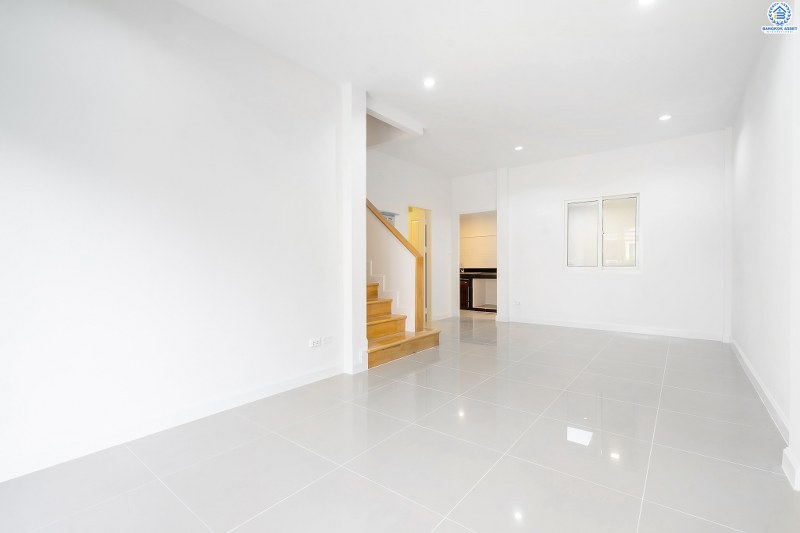 บ้านมือสองตกแต่งใหม่ ม.เดอะวิลล่า ราชพฤกษ์-ท่าอิฐ คุณภาพแบรนด์ Property Perfect เนื้อที่ 18 ตร.ว. ฟังก์ชั่น 3 ห้องนอน 2 ห้องน้ำ พร้อมอยู่! บนทำเลใกล้รถไฟฟ้า สถานีบางรักน้อยท่าอิฐ พร้อมเข้า-ออกได้ 2 เส้นทางทั้งถ.รัตนาธิเบศร์ และถ.ราชพฤกษ์ ราคาพิเศษสุด!