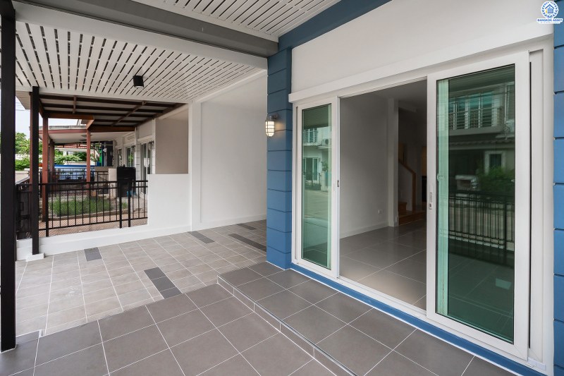 บ้านมือสองตกแต่งใหม่ ม.เดอะวิลล่า ราชพฤกษ์-ท่าอิฐ คุณภาพแบรนด์ Property Perfect เนื้อที่ 18 ตร.ว. ฟังก์ชั่น 3 ห้องนอน 2 ห้องน้ำ พร้อมอยู่! บนทำเลใกล้รถไฟฟ้า สถานีบางรักน้อยท่าอิฐ พร้อมเข้า-ออกได้ 2 เส้นทางทั้งถ.รัตนาธิเบศร์ และถ.ราชพฤกษ์ ราคาพิเศษสุด!