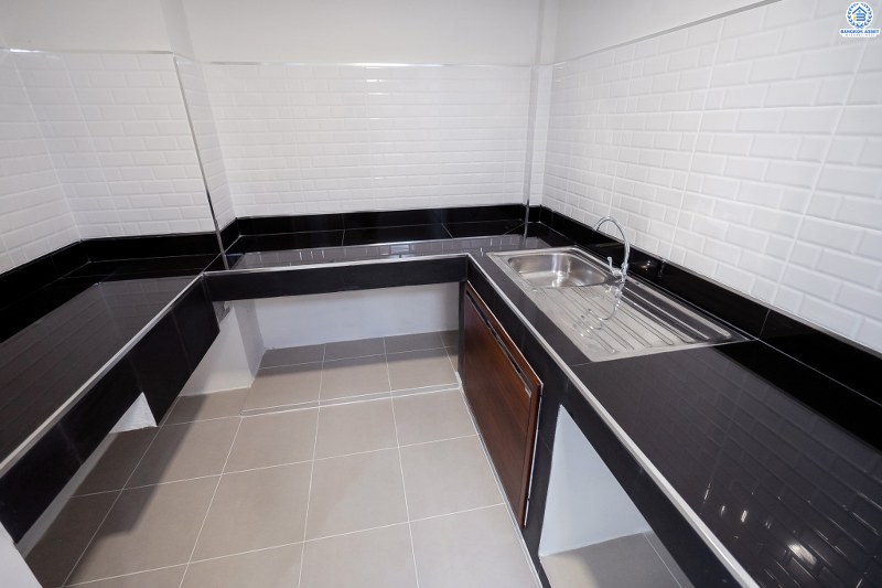 บ้านมือสองตกแต่งใหม่ ม.เดอะวิลล่า ราชพฤกษ์-ท่าอิฐ คุณภาพแบรนด์ Property Perfect เนื้อที่ 18 ตร.ว. ฟังก์ชั่น 3 ห้องนอน 2 ห้องน้ำ พร้อมอยู่! บนทำเลใกล้รถไฟฟ้า สถานีบางรักน้อยท่าอิฐ พร้อมเข้า-ออกได้ 2 เส้นทางทั้งถ.รัตนาธิเบศร์ และถ.ราชพฤกษ์ ราคาพิเศษสุด!