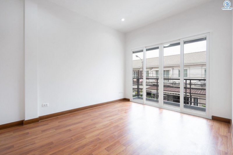 บ้านมือสองตกแต่งใหม่ ม.เดอะวิลล่า ราชพฤกษ์-ท่าอิฐ คุณภาพแบรนด์ Property Perfect เนื้อที่ 18 ตร.ว. ฟังก์ชั่น 3 ห้องนอน 2 ห้องน้ำ พร้อมอยู่! บนทำเลใกล้รถไฟฟ้า สถานีบางรักน้อยท่าอิฐ พร้อมเข้า-ออกได้ 2 เส้นทางทั้งถ.รัตนาธิเบศร์ และถ.ราชพฤกษ์ ราคาพิเศษสุด!