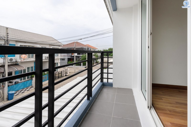 บ้านมือสองตกแต่งใหม่ ม.เดอะวิลล่า ราชพฤกษ์-ท่าอิฐ คุณภาพแบรนด์ Property Perfect เนื้อที่ 18 ตร.ว. ฟังก์ชั่น 3 ห้องนอน 2 ห้องน้ำ พร้อมอยู่! บนทำเลใกล้รถไฟฟ้า สถานีบางรักน้อยท่าอิฐ พร้อมเข้า-ออกได้ 2 เส้นทางทั้งถ.รัตนาธิเบศร์ และถ.ราชพฤกษ์ ราคาพิเศษสุด!